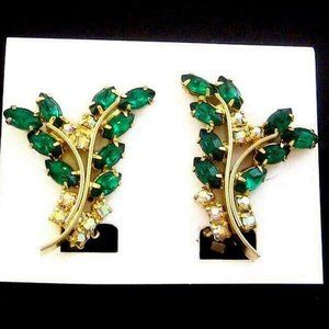 Vintage emerald green Earrings clip goldtone